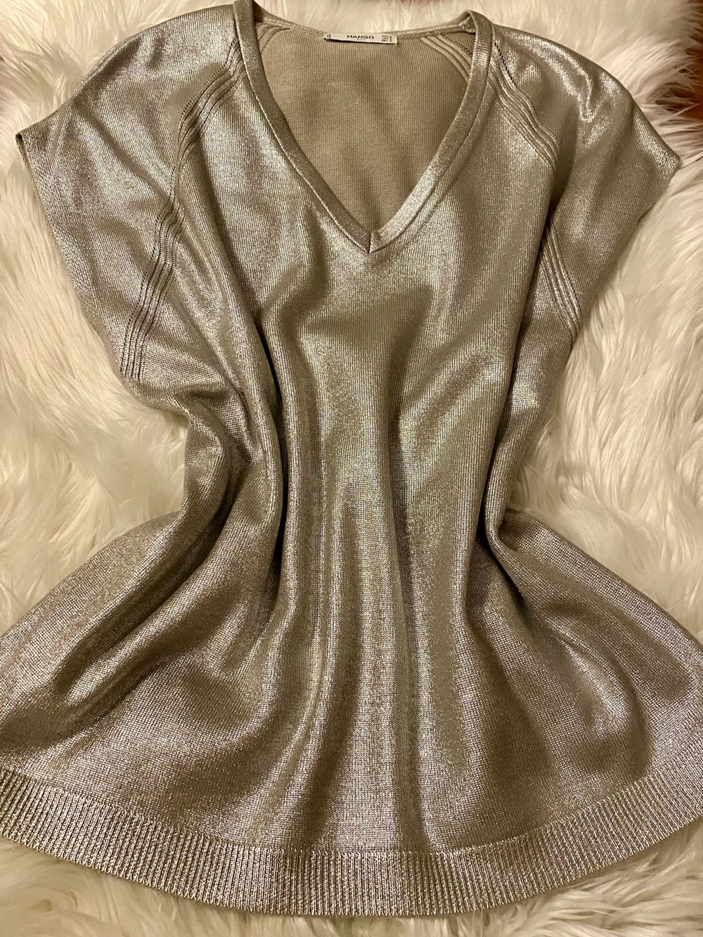 MANGO SUIT Silver Knit V-Neck, Cap Sleeve T-shirt Top Sz M NWOT